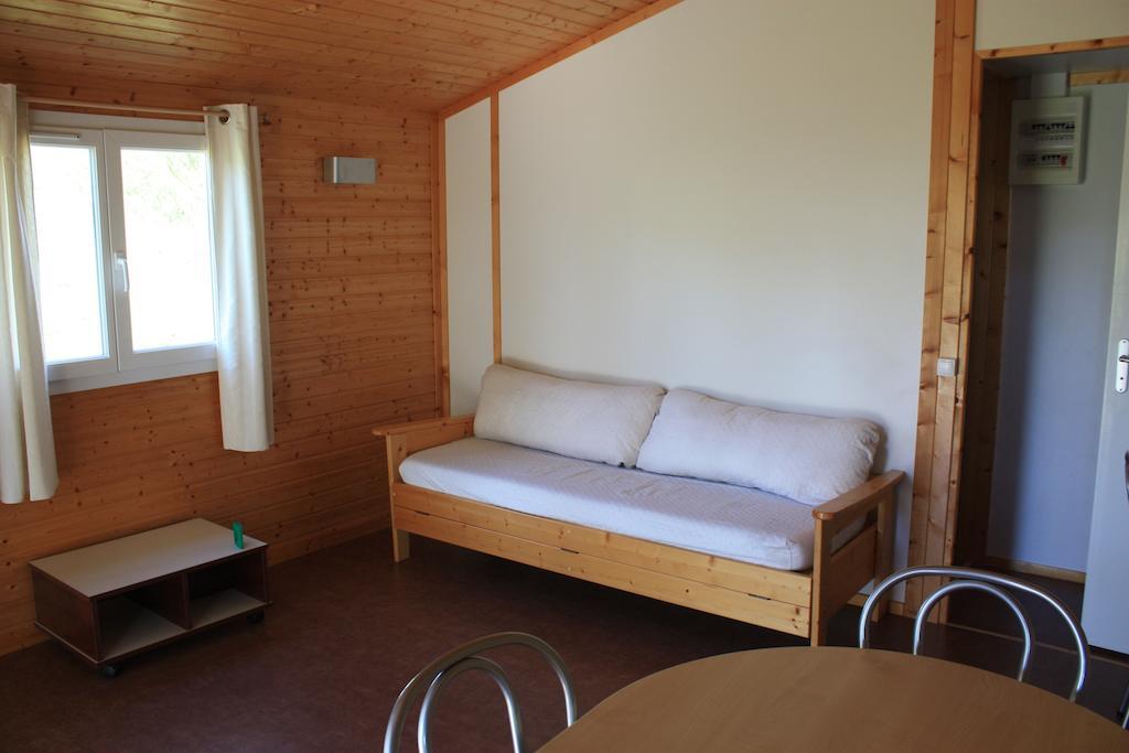 Cottages Du Lac De Miel Beynat الغرفة الصورة